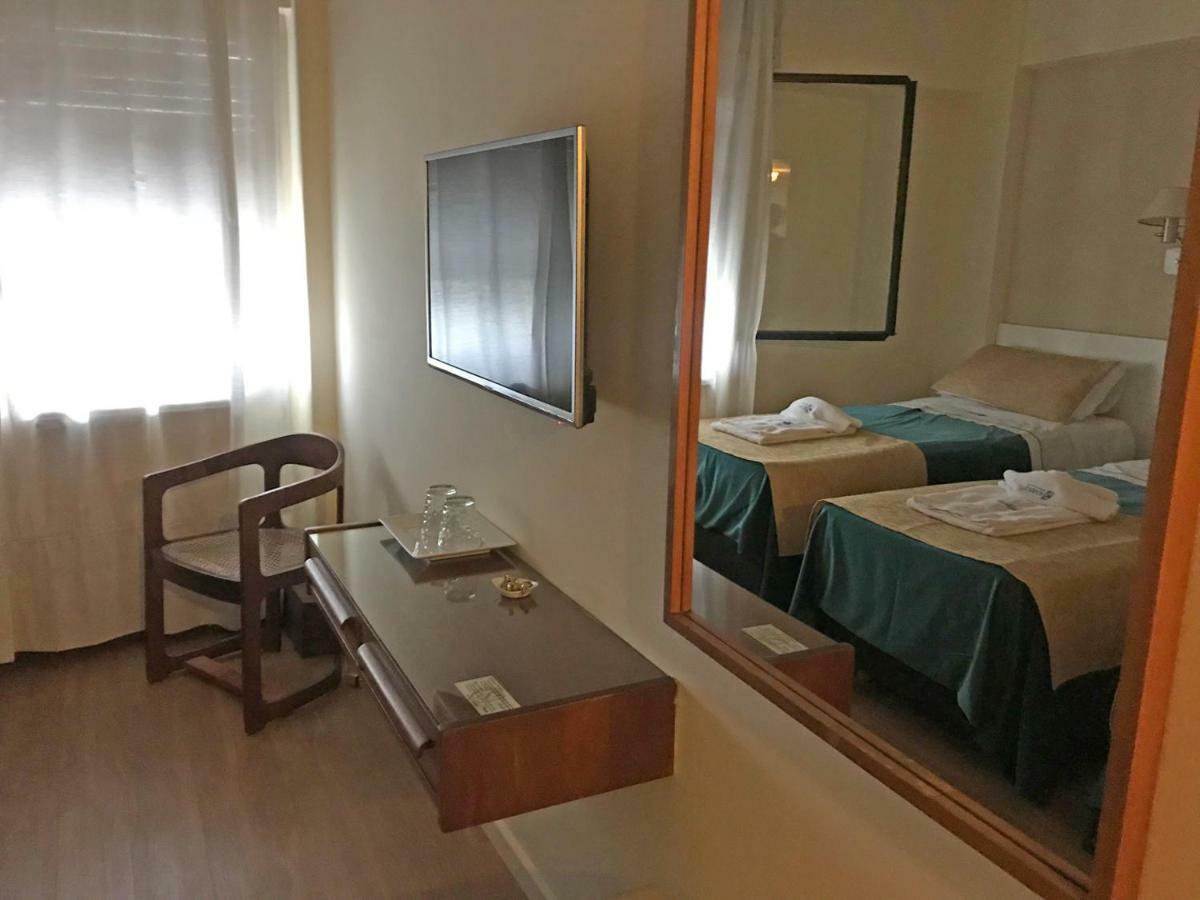 Hotel Sussex Cordoba Bagian luar foto